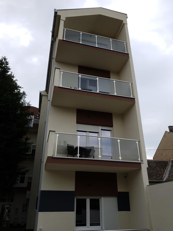 Konak Kutko Pančevo Buitenkant foto
